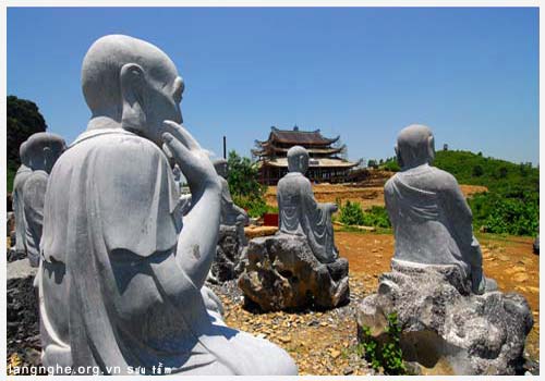 Làng nghề chạm khắc đá ở Ninh Vân 